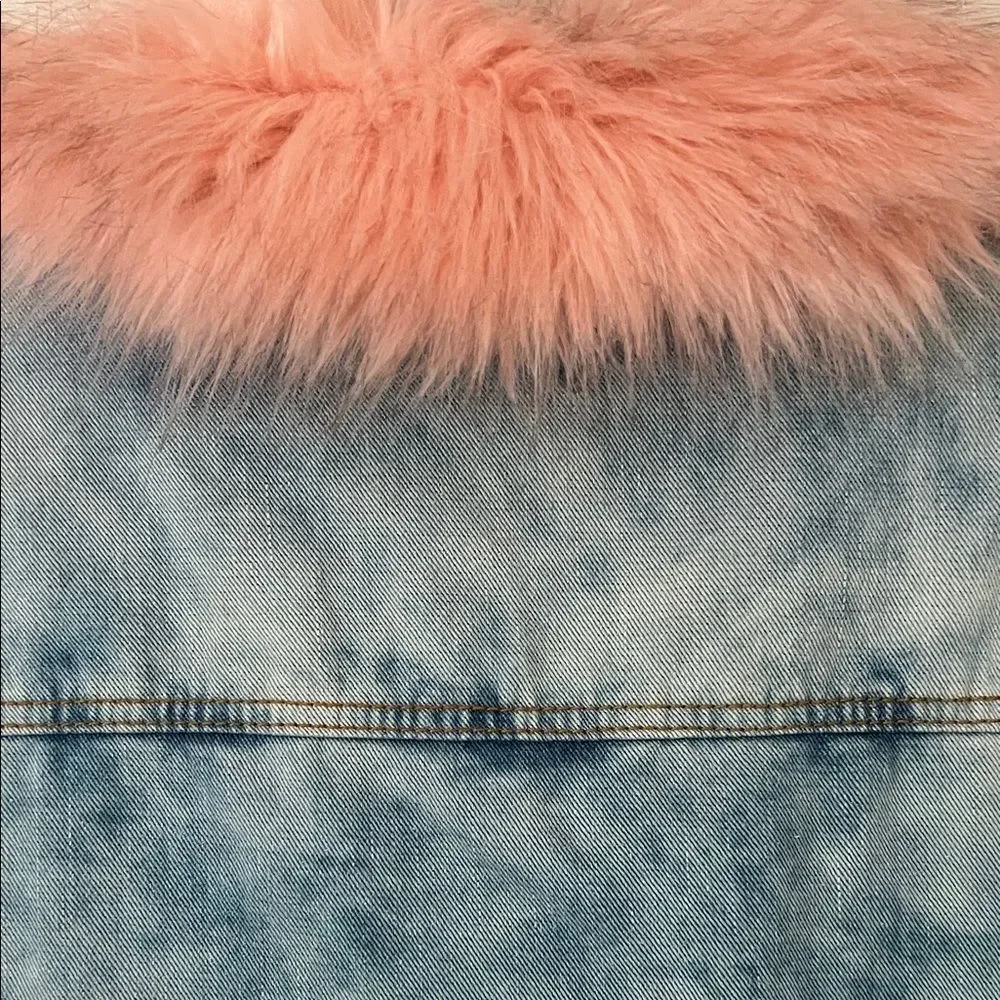 Like New! Thrill Denim Jacket with Light Pink Removable Faux Fur Collar in L